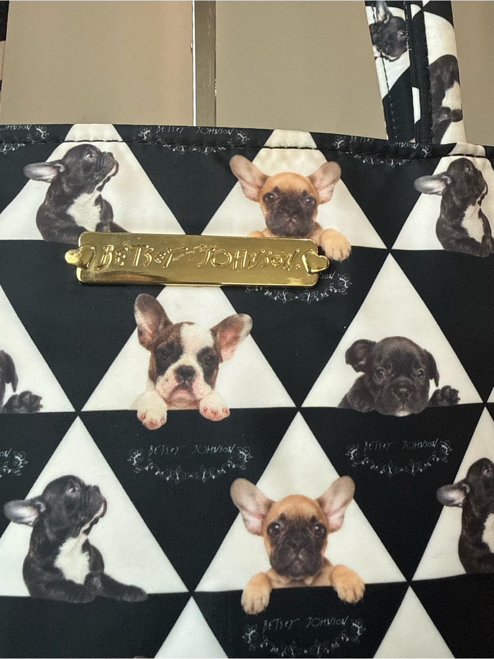 Betsey Johnson Insulated Small Tote French Bulldog Love At First Bite - Picture 2 of 3